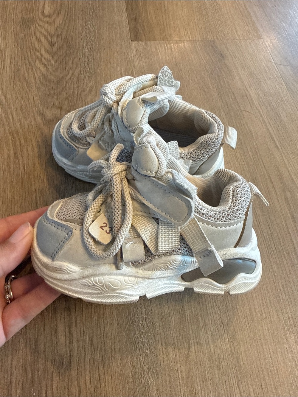 Beige and white chunky sneakers kids